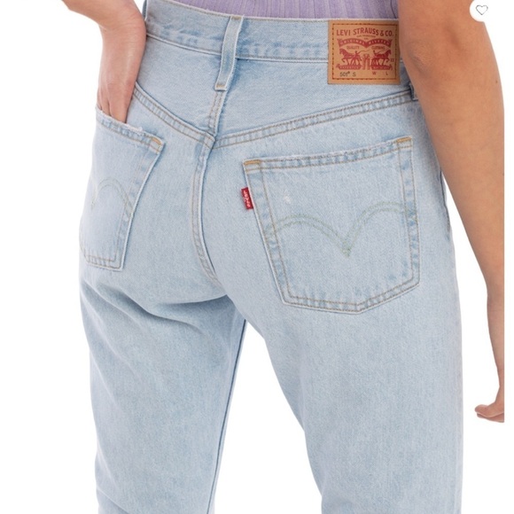 Levi's Women's 501 Light Wash Skinny Jeans - Picture 4 of 15